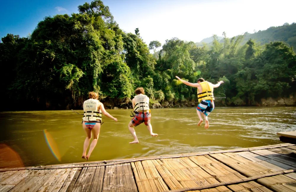 รวมมาให้แล้ว จุดเช็กอินกาญจนบุรี เล่นน้ำได้ใกล้ชิดธรรมชาติ