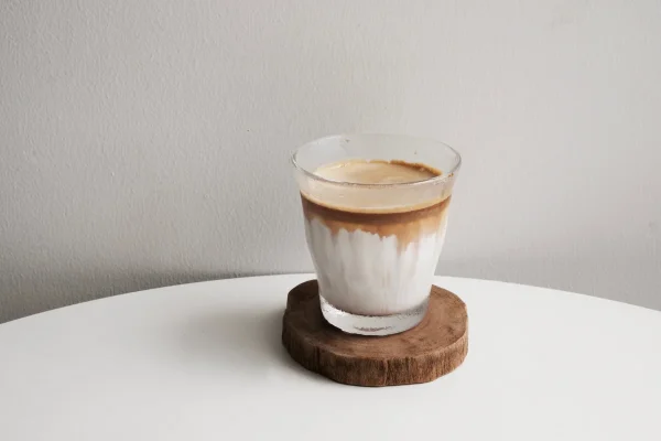 เช็คอินความชิค จิบกาแฟแลภูผา: ปักหมุด 6 คาเฟ่สุดหรูและบรรยากาศดีในกาญจนบุรี ก่อนมุ่งหน้าสู่ความสงบที่ River Kwai Resotel Resort 2 LYCKA Cafe ริคกะ คาเฟ่