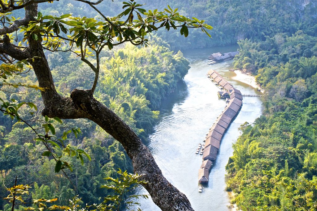 อัปเดตปี 2026! 3 รีสอร์ตริมน้ำแควกาญจนบุรีระดับตำนาน สวรรค์แห่งการพักผ่อนที่สายเที่ยวต้องไปเช็คอินให้ได้สักครั้ง 12