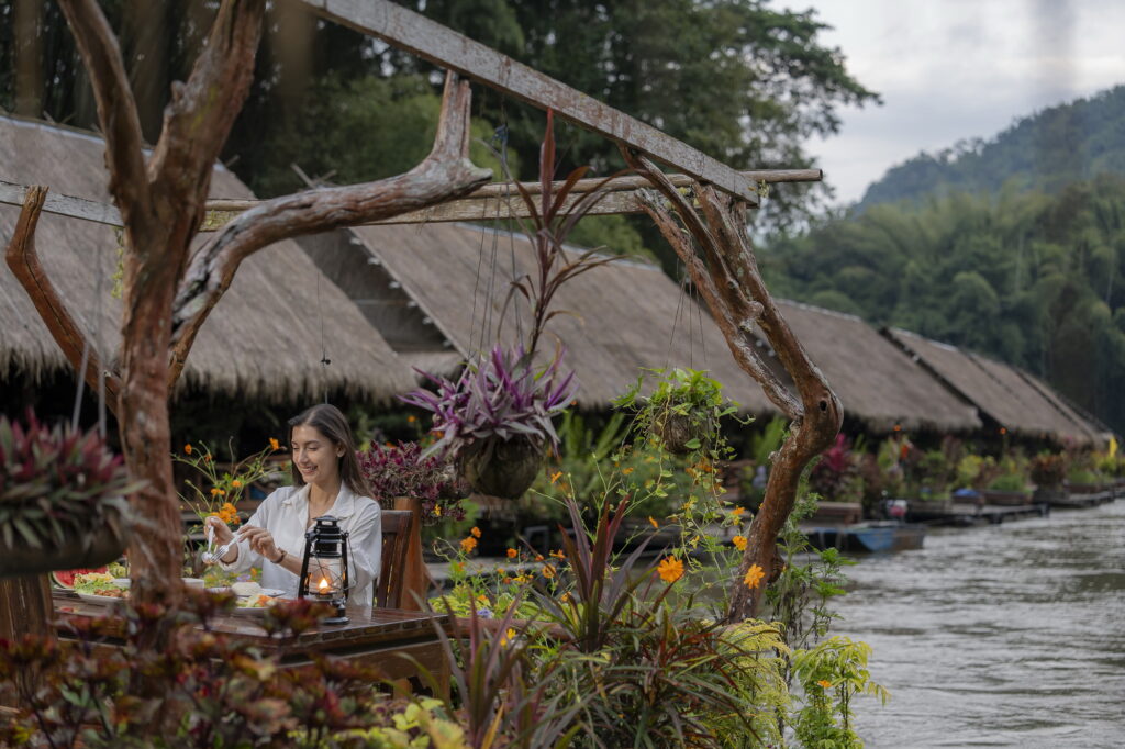 อัปเดตปี 2026! 3 รีสอร์ตริมน้ำแควกาญจนบุรีระดับตำนาน สวรรค์แห่งการพักผ่อนที่สายเที่ยวต้องไปเช็คอินให้ได้สักครั้ง 11